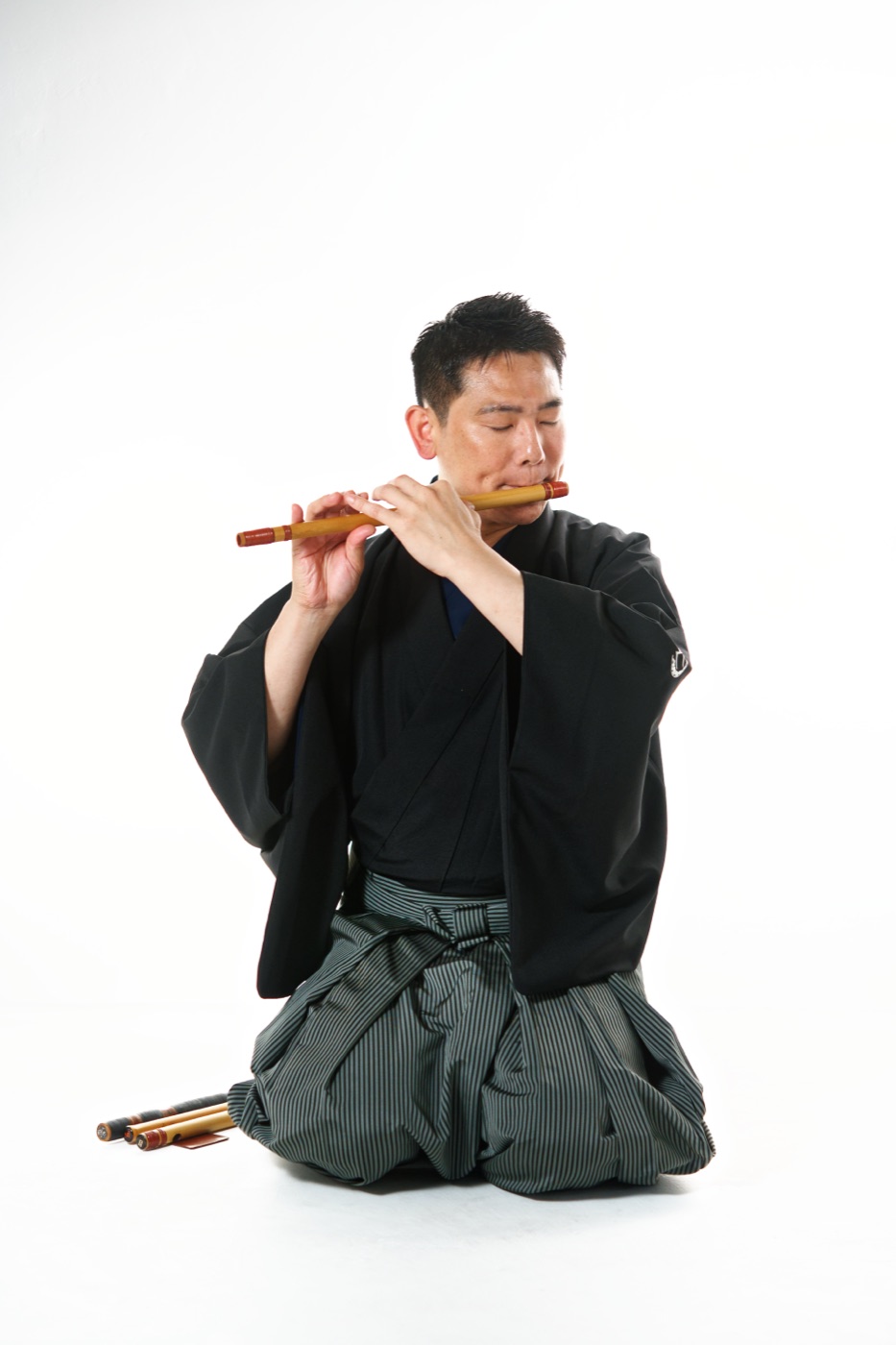 篠笛を演奏する藤舎名玄